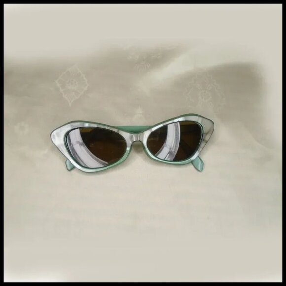 Retro Cateye Green Retro Marble Look Sunglasses - 50s via 70s - Picture 7 of 12